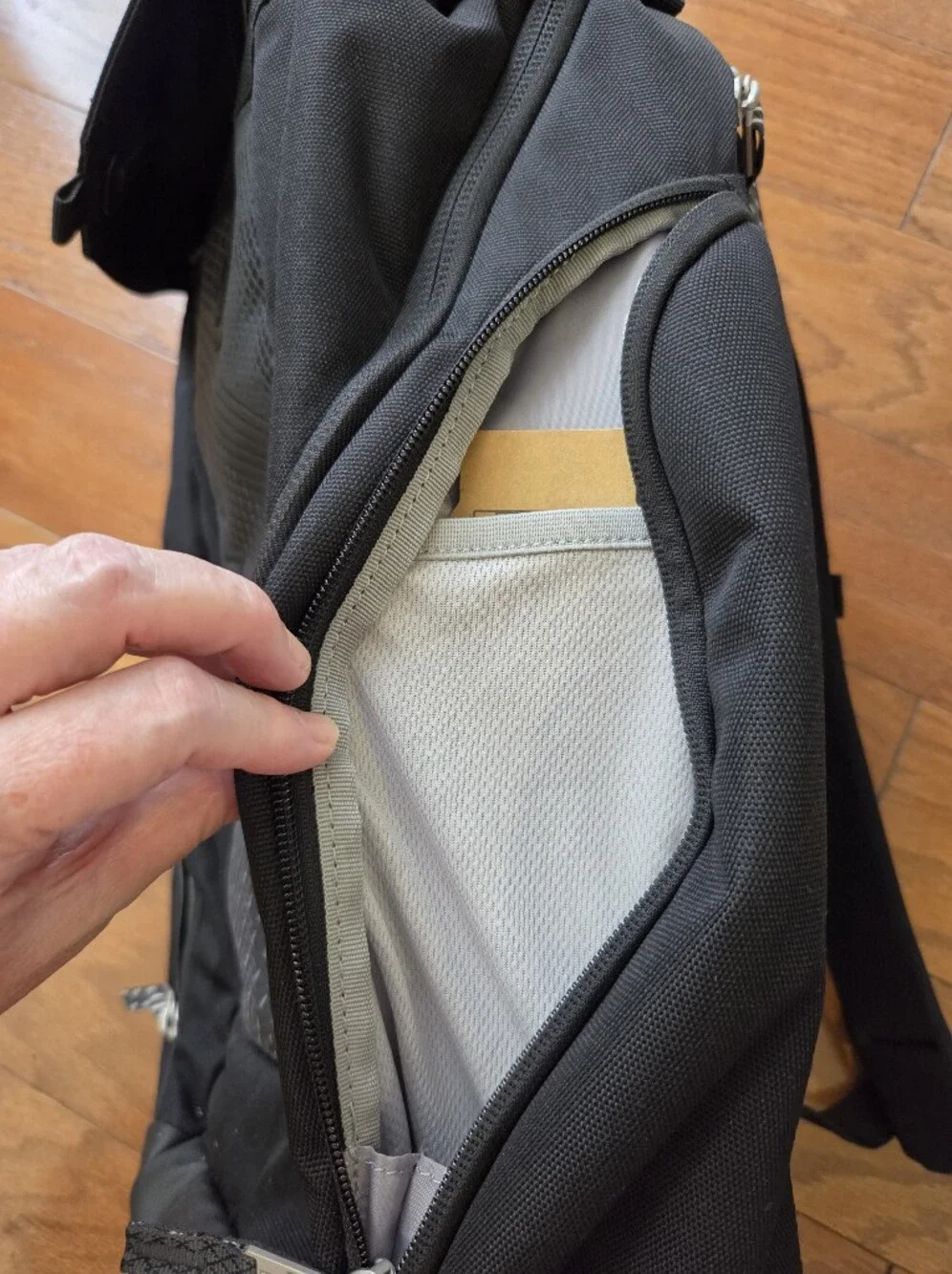NWT Xactly Life Oxygen 35L Tech Travel Backpack - Black Intel Edition